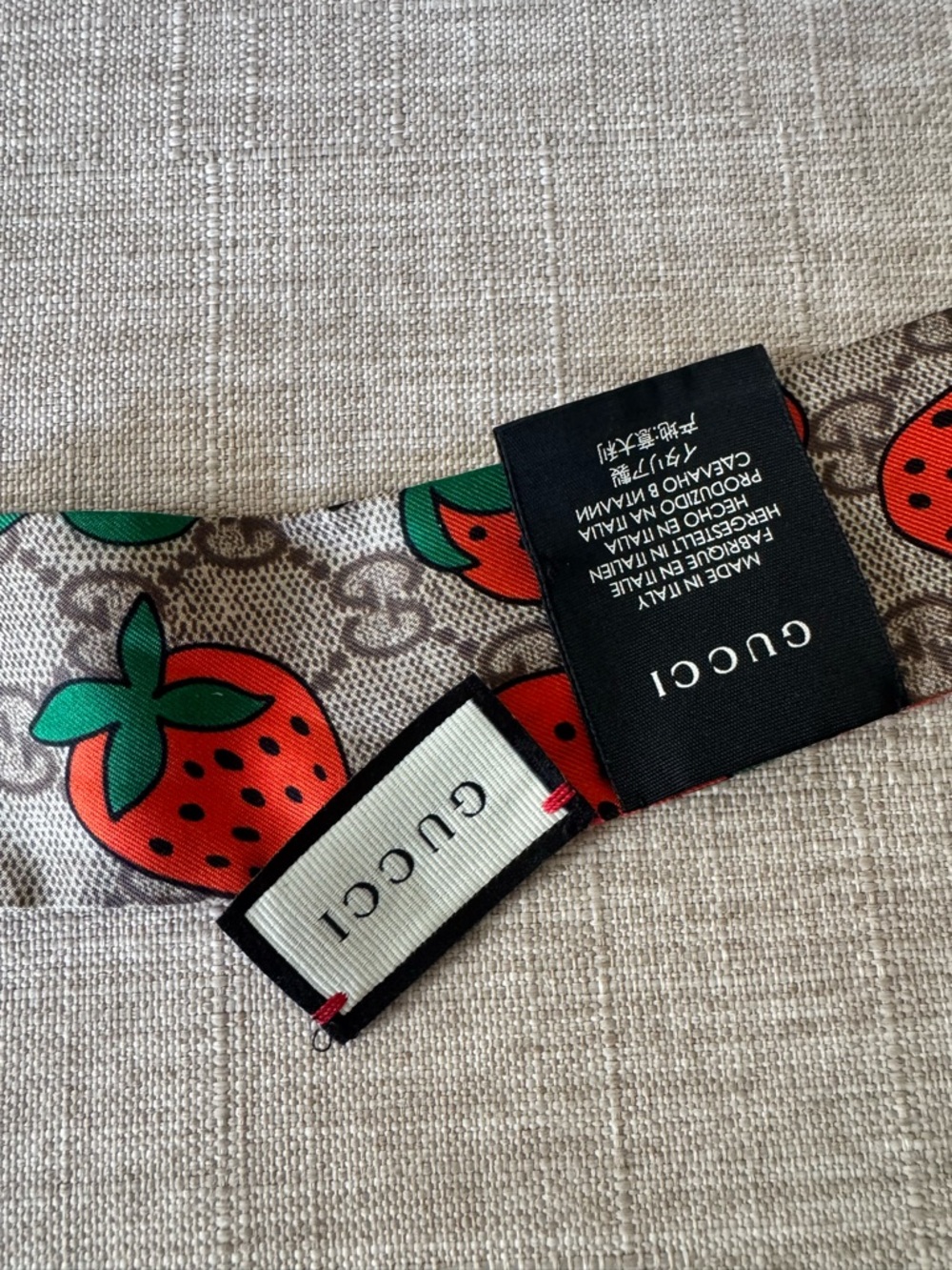 New Gucci Strawberry Twilly - Picture 2 of 5